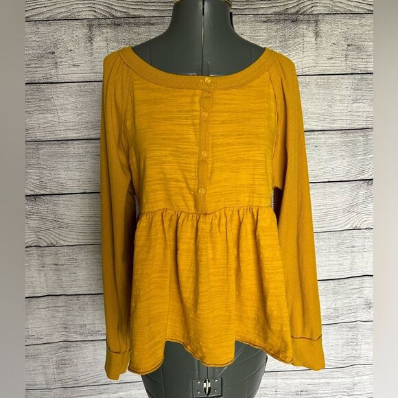 Umgee Tops - Umgee mustard yellow button up peplum blouse size small